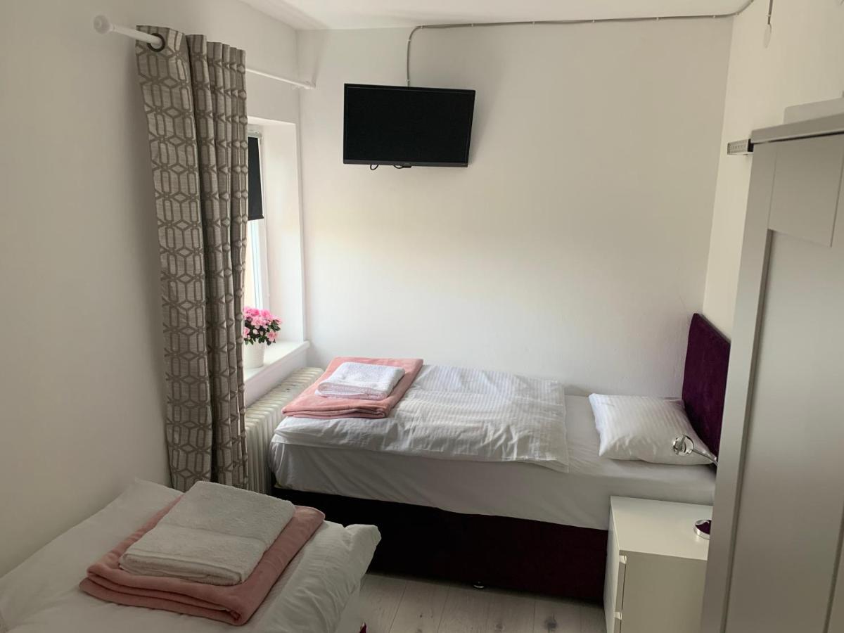 Feathers Apartments Хермагор Екстериор снимка
